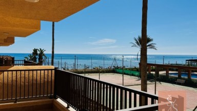 Zrekonstruovaný byt s panoramatickou terasou přímo u pláže v La Mata