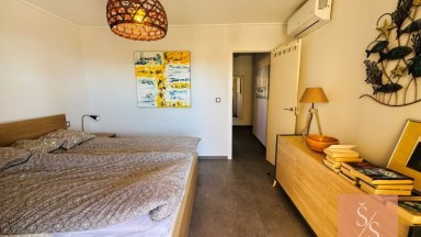 Zrekonstruovaný byt s panoramatickou terasou přímo u pláže v La Mata