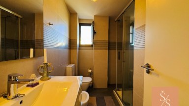Zrekonstruovaný byt s panoramatickou terasou přímo u pláže v La Mata