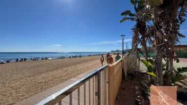 Zrekonstruovaný byt s panoramatickou terasou přímo u pláže v La Mata