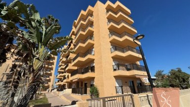 Zrekonstruovaný byt s panoramatickou terasou přímo u pláže v La Mata