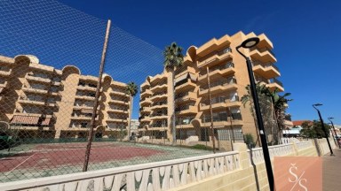 Zrekonstruovaný byt s panoramatickou terasou přímo u pláže v La Mata