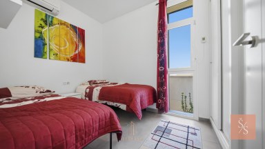 Moderní vila se soláriem a výhledem na hory v Ciudad Quesada