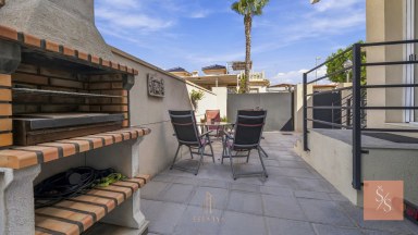 Moderní vila se soláriem a výhledem na hory v Ciudad Quesada