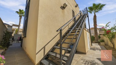 Moderní vila se soláriem a výhledem na hory v Ciudad Quesada