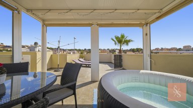 Moderní vila se soláriem a výhledem na hory v Ciudad Quesada