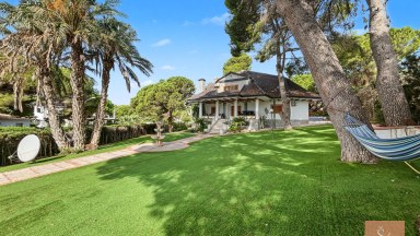 Vila v Dehesa de Campoamor s bazénem na pozemku 1 150 m²
