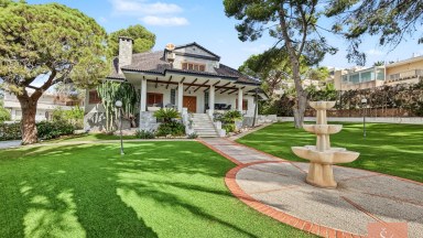 Vila v Dehesa de Campoamor s bazénem na pozemku 1 150 m²