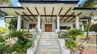 Vila v Dehesa de Campoamor s bazénem na pozemku 1 150 m²