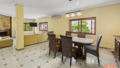 Vila v Dehesa de Campoamor s bazénem na pozemku 1 150 m²