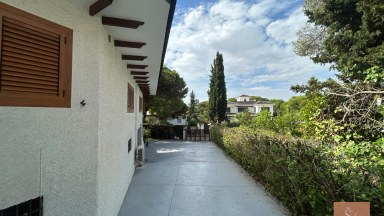 Vila v Dehesa de Campoamor s bazénem na pozemku 1 150 m²