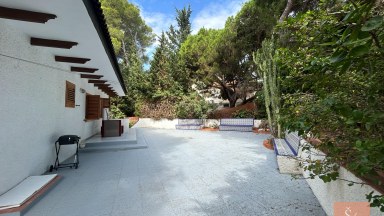 Vila v Dehesa de Campoamor s bazénem na pozemku 1 150 m²