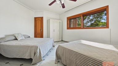 Vila v Dehesa de Campoamor s bazénem na pozemku 1 150 m²