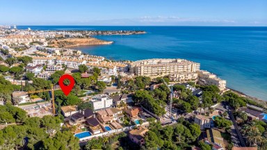 Vila v Dehesa de Campoamor s bazénem na pozemku 1 150 m²