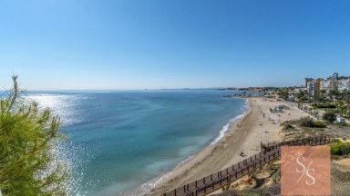 Vila v Dehesa de Campoamor s bazénem na pozemku 1 150 m²