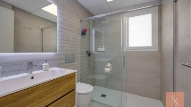 Moderní řadový dům v Aguas Nuevas s fantastickým výhledem