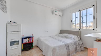 Řadový dům s bazénem – Aguas Nuevas, Torrevieja