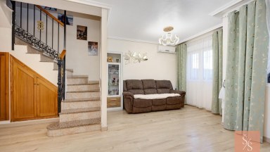 Řadový dům s bazénem – Aguas Nuevas, Torrevieja