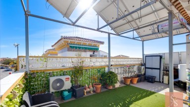 Řadový dům s bazénem – Aguas Nuevas, Torrevieja