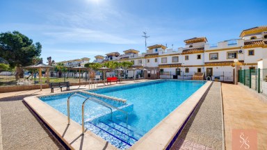 Řadový dům s bazénem – Aguas Nuevas, Torrevieja