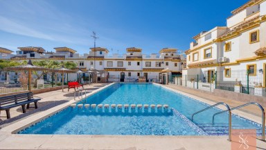 Řadový dům s bazénem – Aguas Nuevas, Torrevieja