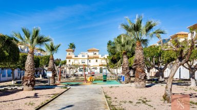 Řadový dům s bazénem – Aguas Nuevas, Torrevieja