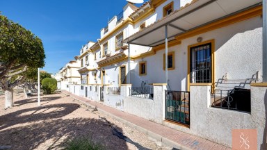 Řadový dům s bazénem – Aguas Nuevas, Torrevieja
