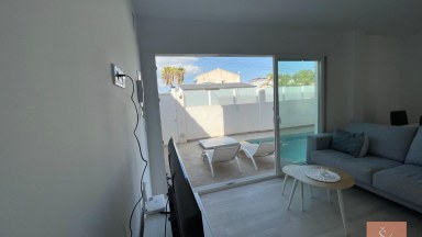 Zrekonstruovaný bungalow 3+kk s vlastním bazénem – Cabo Roig