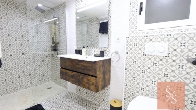 Kompletně zrekonstruovaný apartmán 5+kk v centru Torrevieja
