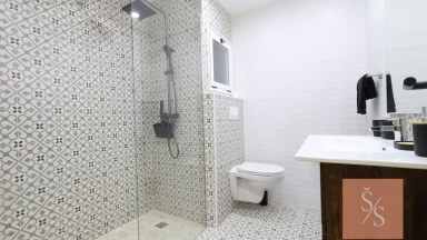 Kompletně zrekonstruovaný apartmán 5+kk v centru Torrevieja