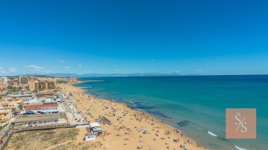 Útulný podkrovní apartmán se slunnou terasou v La Mata