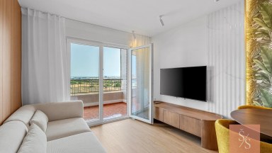 Kompletně zrekonstruovaný penthouse jen pár kroků od pláže v Punta Prima