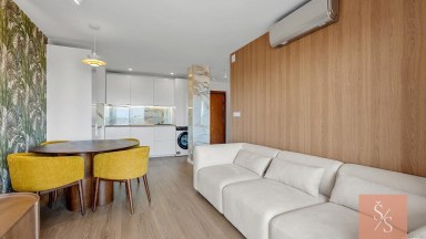 Kompletně zrekonstruovaný penthouse jen pár kroků od pláže v Punta Prima