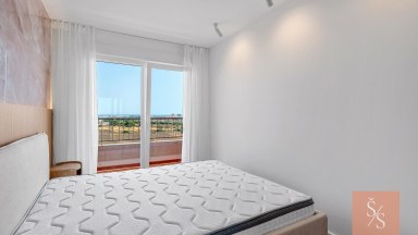 Kompletně zrekonstruovaný penthouse jen pár kroků od pláže v Punta Prima