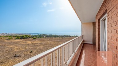 Kompletně zrekonstruovaný penthouse jen pár kroků od pláže v Punta Prima