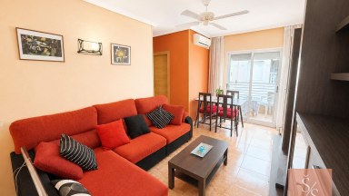 Apartmán s terasou a společným bazénem v Torrevieja