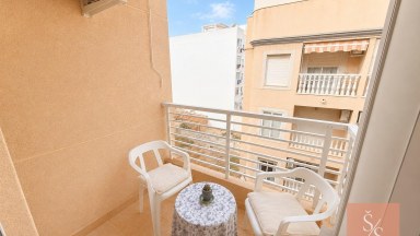 Apartmán s terasou a společným bazénem v Torrevieja