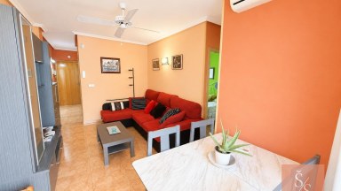 Apartmán s terasou a společným bazénem v Torrevieja