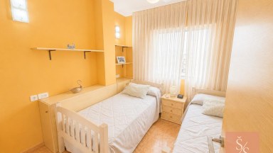 Apartmán s terasou a společným bazénem v Torrevieja