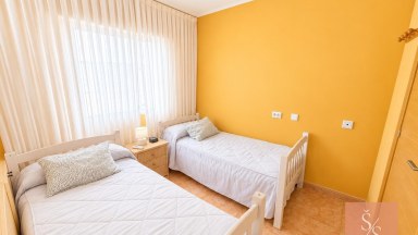 Apartmán s terasou a společným bazénem v Torrevieja
