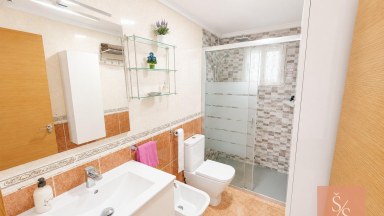 Apartmán s terasou a společným bazénem v Torrevieja