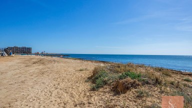Apartmán s terasou a společným bazénem v Torrevieja