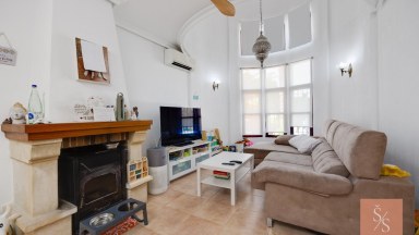 Samostatně stojící vila s vlastním bazénem na pozemku 502 m²