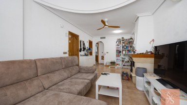Samostatně stojící vila s vlastním bazénem na pozemku 502 m²