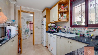 Samostatně stojící vila s vlastním bazénem na pozemku 502 m²