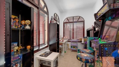 Samostatně stojící vila s vlastním bazénem na pozemku 502 m²