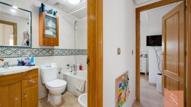 Samostatně stojící vila s vlastním bazénem na pozemku 502 m²