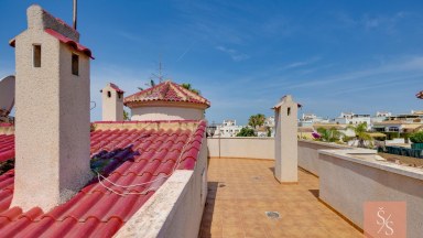 Samostatně stojící vila s vlastním bazénem na pozemku 502 m²