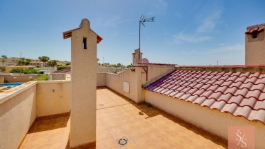 Samostatně stojící vila s vlastním bazénem na pozemku 502 m²