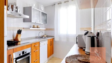 Prostorný apartmán s turistickou licencí 700 metrů od pláže v Campoamor